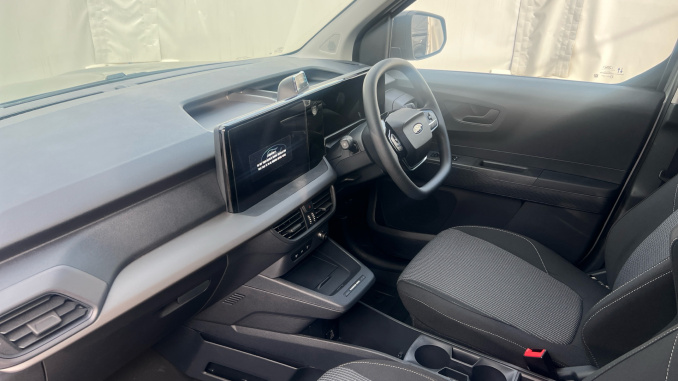 Ford Transit Courier E-Transit Courier 100kW 43kWh Trend Van Auto - Image 9